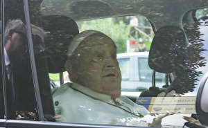 Foto: AA / Papa Franjo održao govor s prozora pa napustio bolnicu