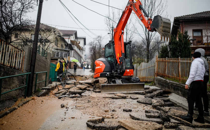 Načelnik Čengić i članovi nadležnih službi obišli ugrožene lokacije