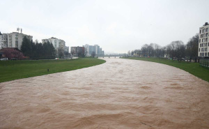 Foto: Dž. K. / Radiosarajevo.ba / Nabujala rijeka Željeznica na Ilidži
