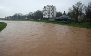 Foto: Dž. K. / Radiosarajevo.ba / Nabujala rijeka Željeznica na Ilidži