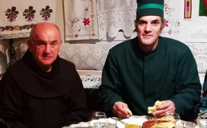 Foto: Facebook / Fra Mirko Majdandžić i derviš Salem Šehović