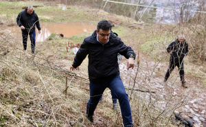 Foto: Grad Sarajevo / Gradonačelnik Puharić obišao klizište na lokalitetu Curine njive: