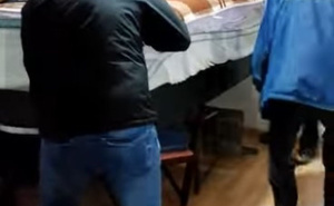 Foto: Screenshot/Youtube / Spašavanje namještaja od poplava