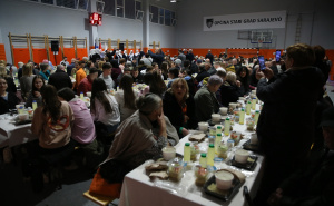 Foto: AA / Tradicionalni iftar u sarajevskom Starom Gradu