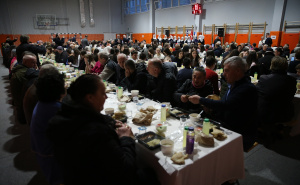 Foto: AA / Tradicionalni iftar u sarajevskom Starom Gradu