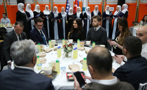 Foto: AA / Tradicionalni iftar u sarajevskom Starom Gradu