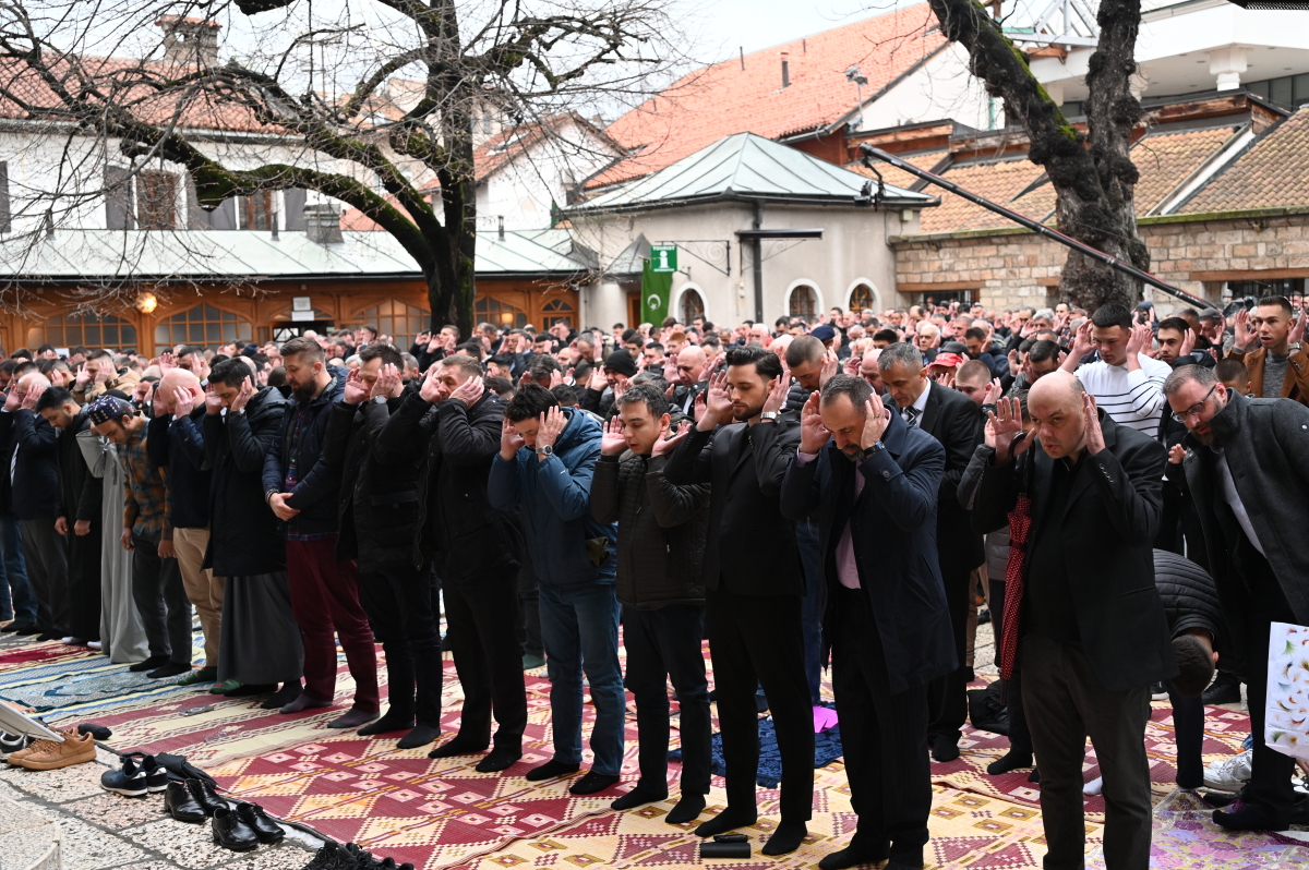 Bajram-namaz u Gazi-husref Begovoj džamiji, Sarajevo