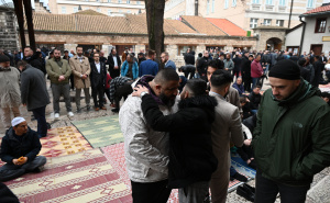 Foto: N.G./Radiosarajevo.ba / Bajramsko jutro ispred Begove džamije u Sarajevu