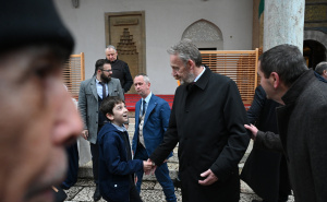 Foto: N.G./Radiosarajevo.ba / Bakir Izetbegović ispred Begove džamije u Sarajevu