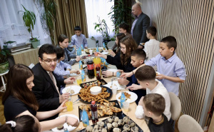 Foto: Grad Sarajevo / Predrag Puharić i mališani iz Doma Bjelave