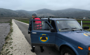 Foto: Facebook / Ronioci iz Sanskog Mosta pomogli unesrećenoj osobi