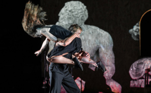 Foto: Narodno pozorište Sarajevo / Predstava "Vidi kako Lokrum pere zube"