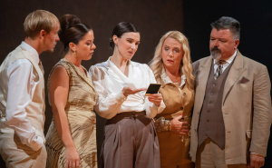 Foto: Narodno pozorište Sarajevo / Predstava "Vidi kako Lokrum pere zube"