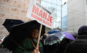 Foto: N.G./Radiosarajevo.ba / Protesti ispred Parlamenta FBiH
