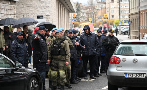 Foto: N.G./Radiosarajevo.ba / Protesti ispred Parlamenta FBiH