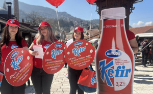 Foto: Milkos / Milkos dijelio Kefir građanima Sarajeva