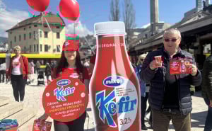 Foto: Milkos / Milkos dijelio Kefir građanima Sarajeva