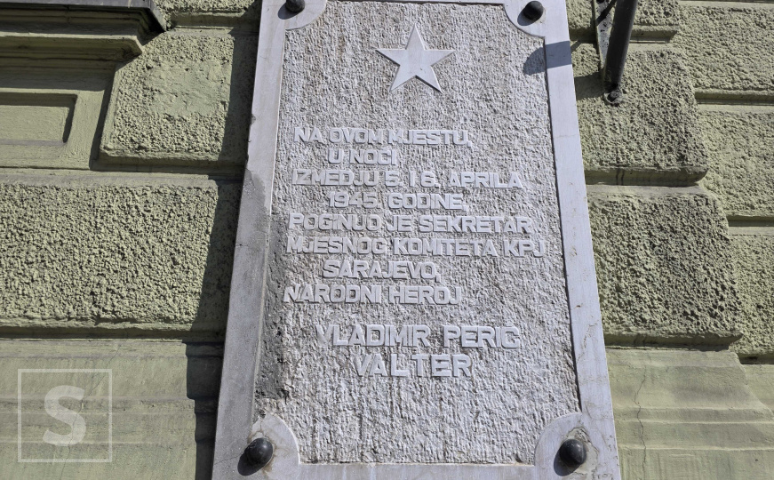 Spomen-ploča u ulici Hiseta kojom se obilježava mjesto smrti Vladimira Perića Valtera