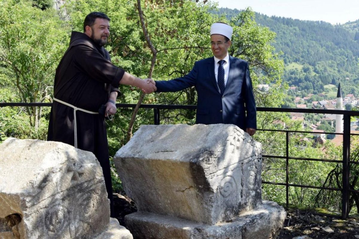 Fra Ilija Božić i Imam Esad ef. Pepić u Olovu