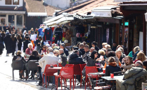 Foto: Dž. K. / Radiosarajevo.ba / Lijepo vrijeme i gužva na Baščaršiji