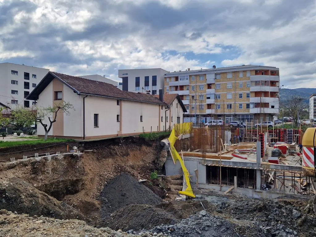 Porodična kuća ugrožena zbog radova u neposrednoj blizini