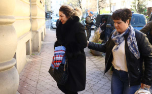Foto: Dž. K. / Radiosarajevo.ba / Adna Mesihović i Dženita Viteškić predate u nadležnost Tužilaštva KS