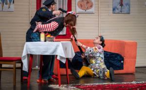 Foto: Bosansko narodno pozorište Zenica / Predstava 'Žene u crvenom'