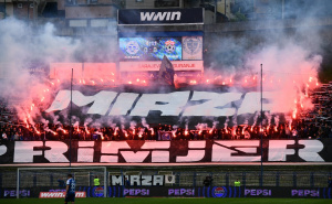 Foto: A. K. / Radiosarajevo.ba / Manijaci priredili koreografiju u čast Mirze Raščića