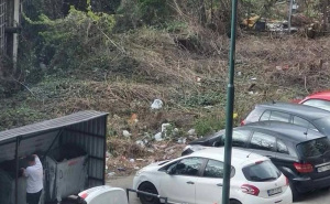 Foto: KJKP RAD / Odlaganje automobilskih guma u kontejnere za kućni komunalni otpad