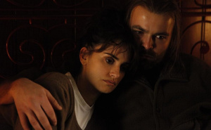 Foto: IMDb / Adnan Hasković i Penelope Cruz u filmu "Twice Born"