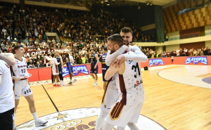 Foto: A. K. / Radiosarajevo.ba / Slavlje košarkaša Bosne nakon plasmana u finale ABA 2 lige