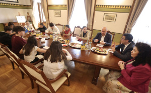 Foto: Grad Sarajevo / Predrag Puharić i djeca Doma za djecu bez roditeljskog staranja Bjelave