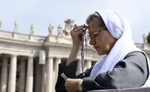 Foto: AA / Molitve u Vatikanu nakon smrti pape Franje