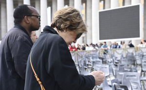 Foto: AA / Molitve u Vatikanu nakon smrti pape Franje