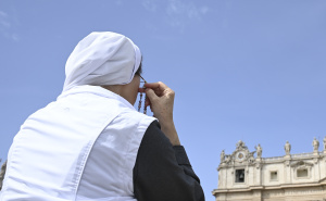 Foto: AA / Molitve u Vatikanu nakon smrti pape Franje