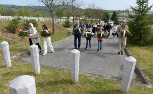 Foto: Općina Centar Sarajevo / Položeno cvijeće u spomen na nastradale bebe Dječijeg doma Bjelave 2025