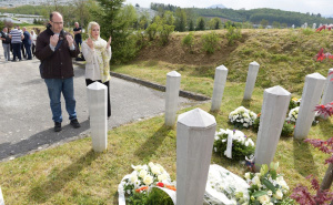 Foto: Općina Centar Sarajevo / Položeno cvijeće u spomen na nastradale bebe Dječijeg doma Bjelave 2025