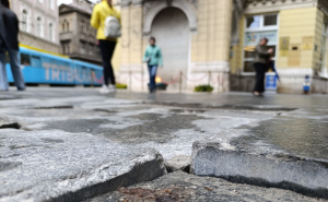 Foto: N. G. / Radiosarajevo.ba / Uništeni pločnici u Titovoj ulici