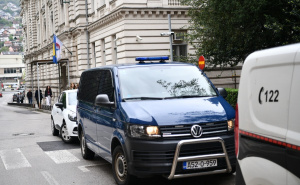 Foto: A. K. / Radiosarajevo.ba / Policija opet u zgradi Vlade KS