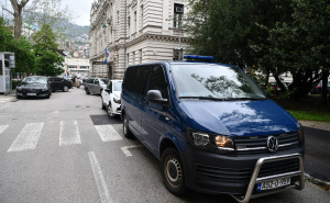 Foto: A. K. / Radiosarajevo.ba / Policija opet u zgradi Vlade KS