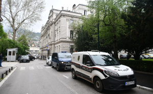 Foto: A. K. / Radiosarajevo.ba / Policija opet u zgradi Vlade KS