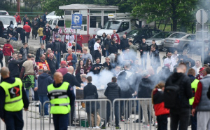 Foto: A.K./Radiosarajevo.ba / Navijači ispred stadiona Koševo