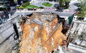 Foto: AA / Urušena cesta u Istanbulu
