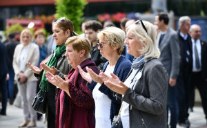 Foto: A. K. / Radiosarajevo.ba / Položeno cvijeće na Spomen-obilježju ubijenoj djeci opkoljenog Sarajeva