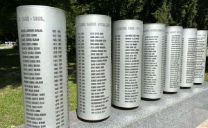 Foto: Radio Sarajevo / Godišnjica obilježavanja podizanja Spomenika ubijenoj djeci Sarajeva