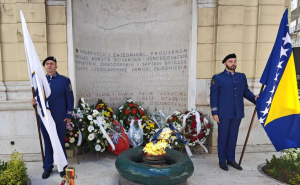 FOTO: Fena / Položeni vijenci kod Vječne vatre povodom Dana pobjede nad fašizmom