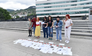 Foto: A.K./Radiosarajevo.ba / Performans povodom 6. bh. Povorke ponosa
