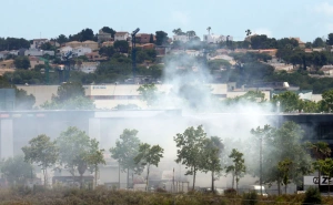 Foto: EPA - EFE / Španske vlasti uvele karantin zbog požara u fabrici bazenske hemije
