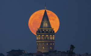 Foto: AA / Pun mjesec nad Istanbulom