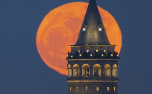 Foto: AA / Pun mjesec nad Istanbulom